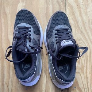 Men’s dark green and grey Nike